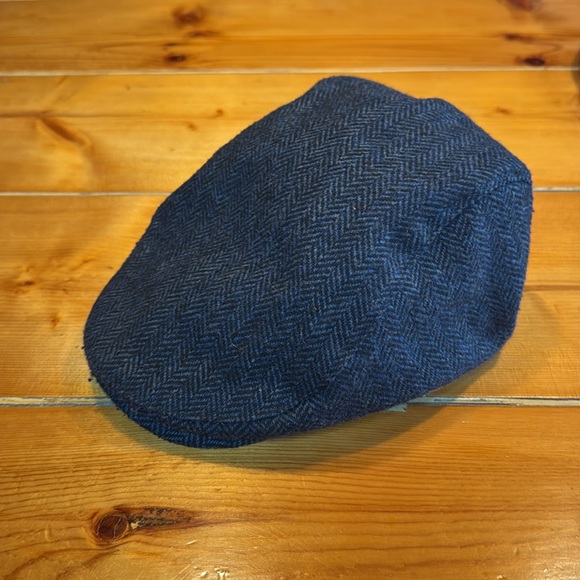 Set of Five Stylish Caps - Picture 3 of 7